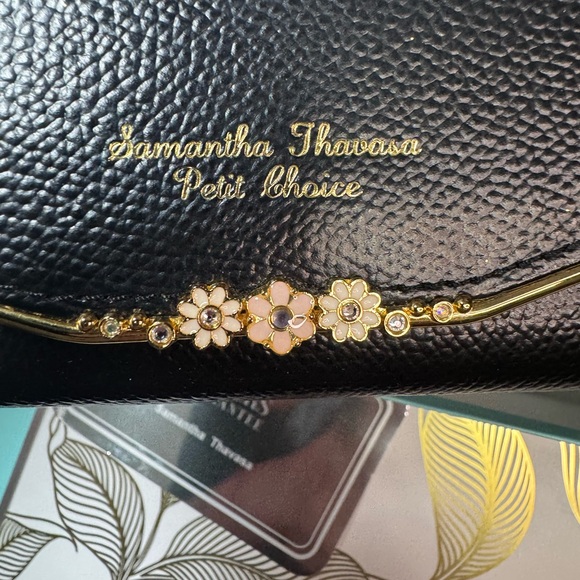 Samantha Thavasa Elegant Black wallet clutch with Gold Detail - Picture 7 of 11
